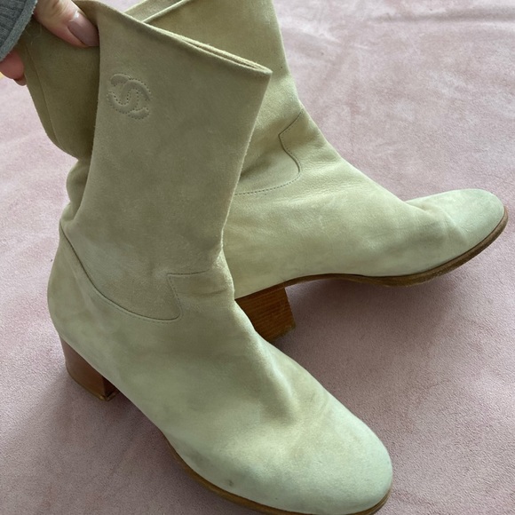 CHANEL soft suede nude booties - Picture 9 of 9